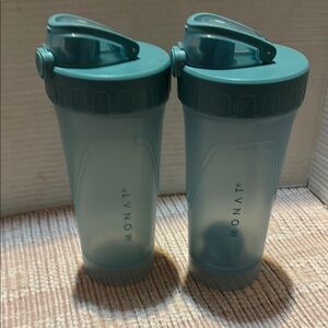 2 Monat Teal Shaker Bottles
